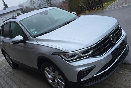 VW Tiguan 49.000 km 29.950 &euro; Achslach 94250
