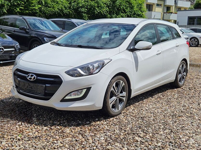Hyundai i30 94.600 km 11.950 € Bonn 53179