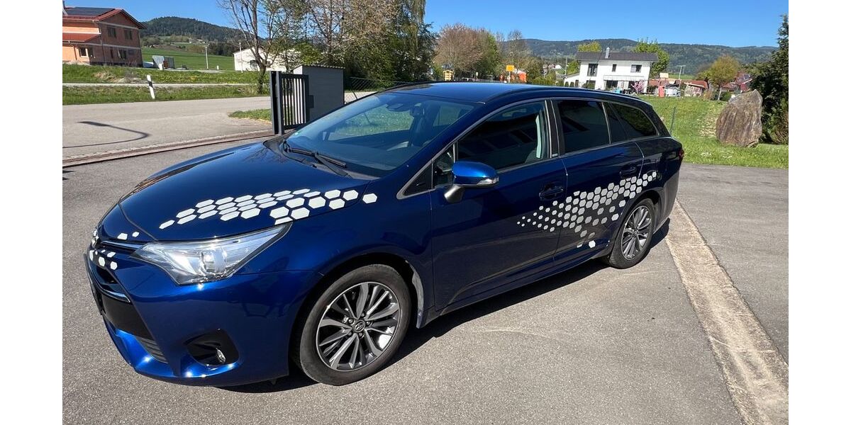 Toyota Avensis 164.529 km 8.990 &euro; Hunderdorf 94336