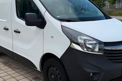 Opel Vivaro 139.781 km 7.990 &euro; München 81243