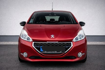 Peugeot 208 136.000 km 6.500 &euro; Simmerath 52152