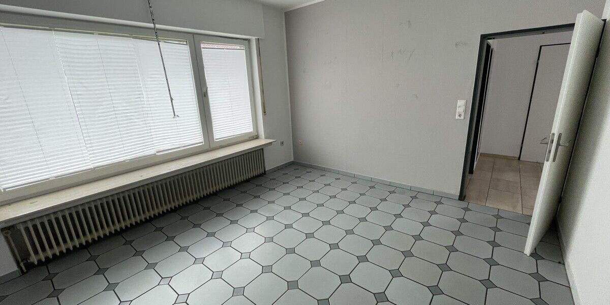 Selbst bewohnen oder vermieten: Zweifamilienhaus in ruhiger Siedlungslage 9 zimmer