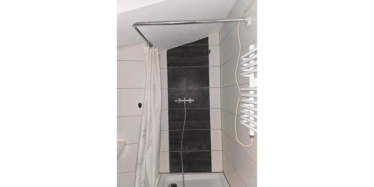 kernsaniert Dachgeschoss Wohnung 1 ZKB zu vermieten 1 zimmer