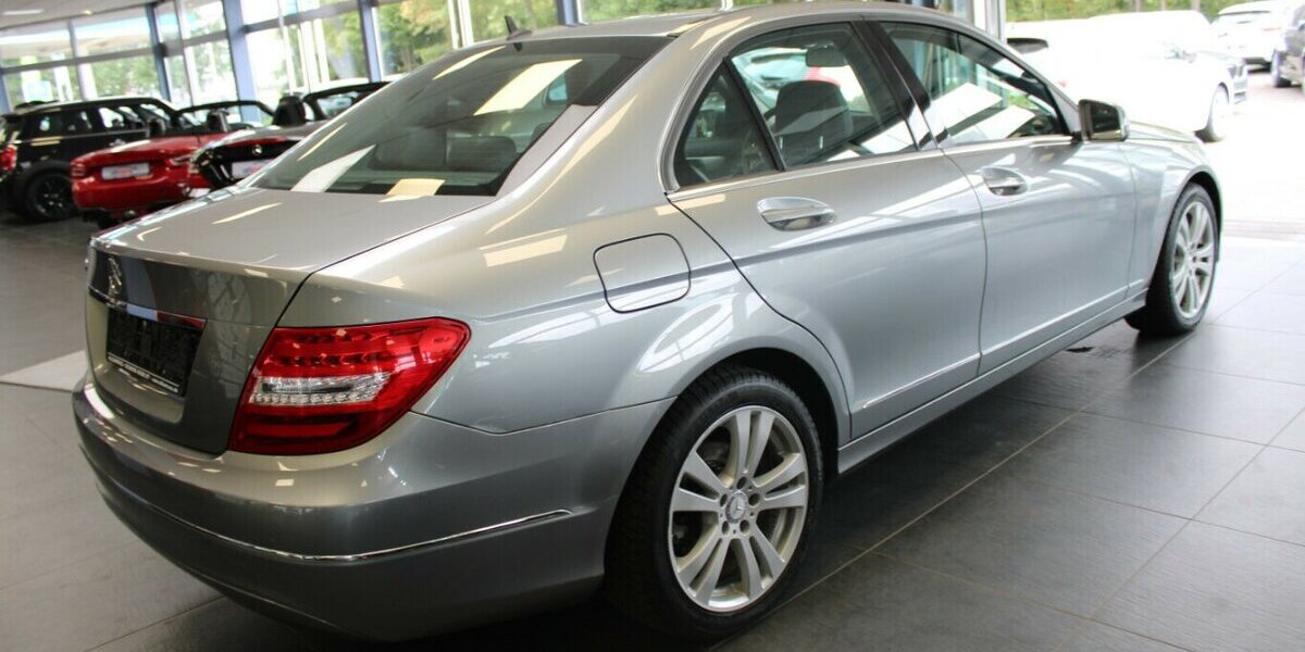 Mercedes-Benz C 180 BlueEFFICIENCY 7G-TRONIC Avantgarde 142.447 km 9.980 &euro; Euskirchen 53881