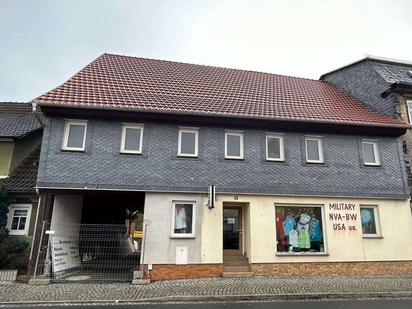 Haus zum Kaufen in Eisfeld 98.000 € 200 m²