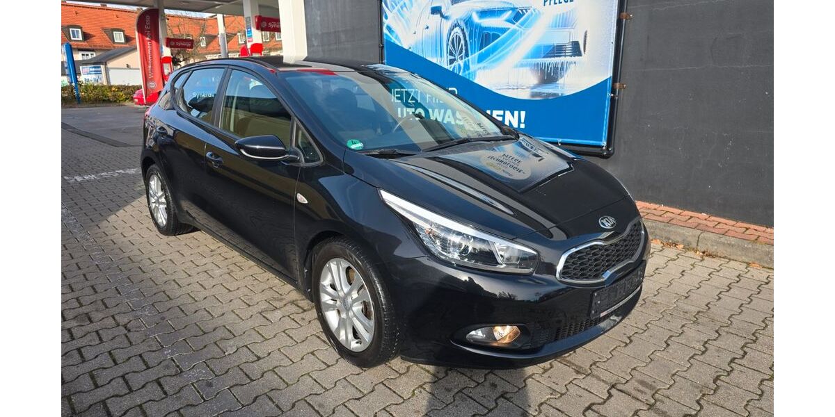 Kia ceed / Ceed 82.000 km 6.999 &euro; Garching 85748