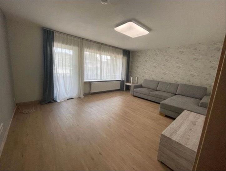 4-Zimmer Wohnung mit zwei Balkonen zu Verkaufen zimmer