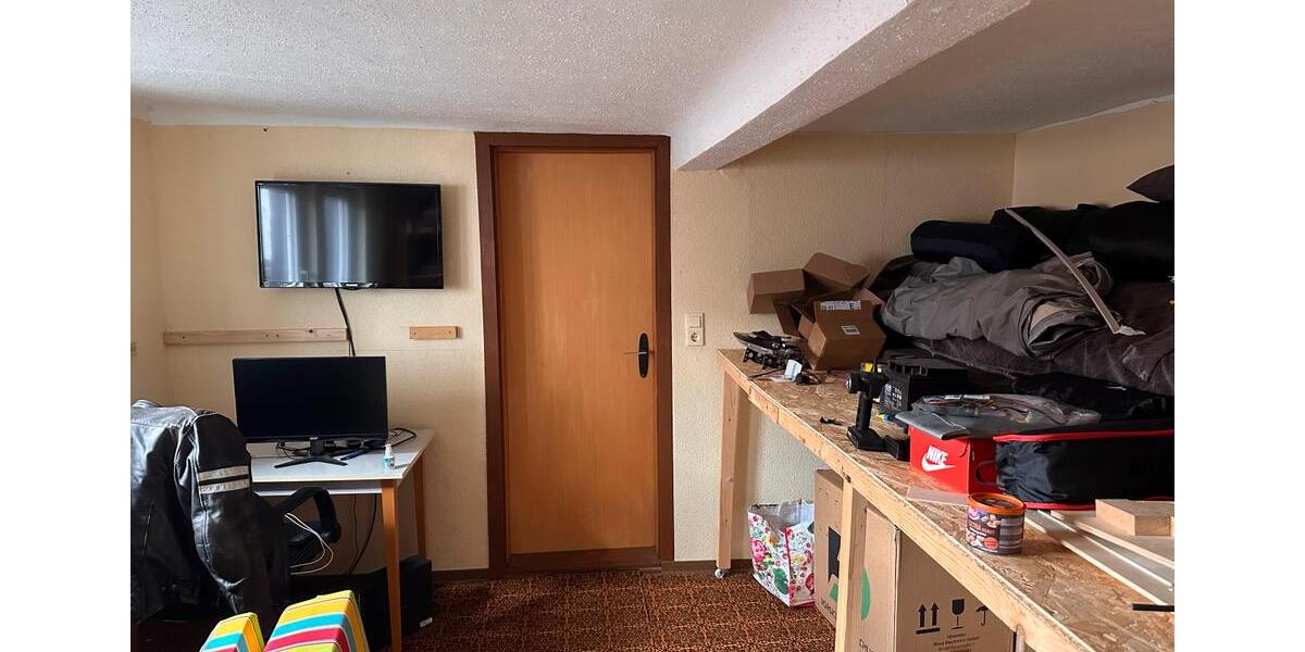Reihenhaus Waltershausen - 10 Zimmer, 160 m&sup2;, 185.000&euro; | Angebot:23055934