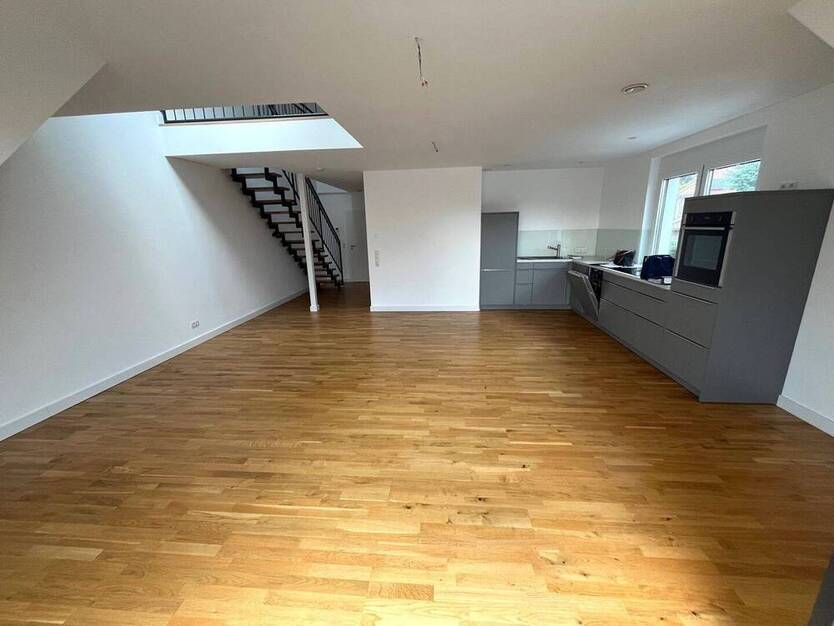 SCHICK und SUPER ZENRAL im ACHIMER BAUERNVIERTEL Hochwertige, schöne 3 Zimmer-Maisonette-Wohnung Baujahr 2022 mit großem Balkon und Garagenplatz