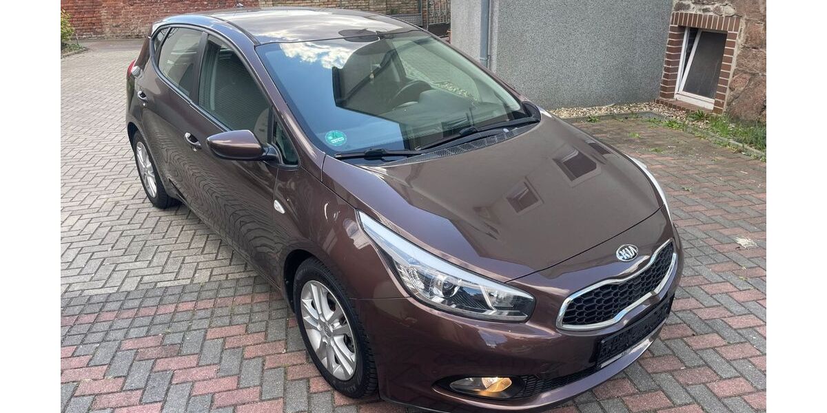 Kia ceed / Ceed 87.000 km 7.777 &euro; Dresden 01139