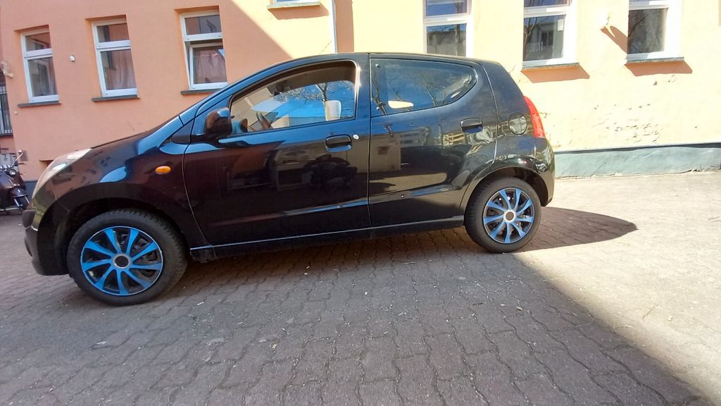 Nissan Pixo 123.000 km 3.280 &euro; berlin 12459