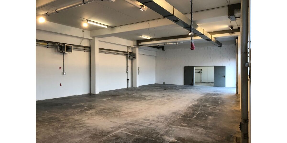 Verkehrsgünstige Lagerhalle m. Sanitärräumen, eigenem Tor und 2 Parkplätzen provisionsfrei - Gewerbeobjekt Remshalden | Angebot:22695774