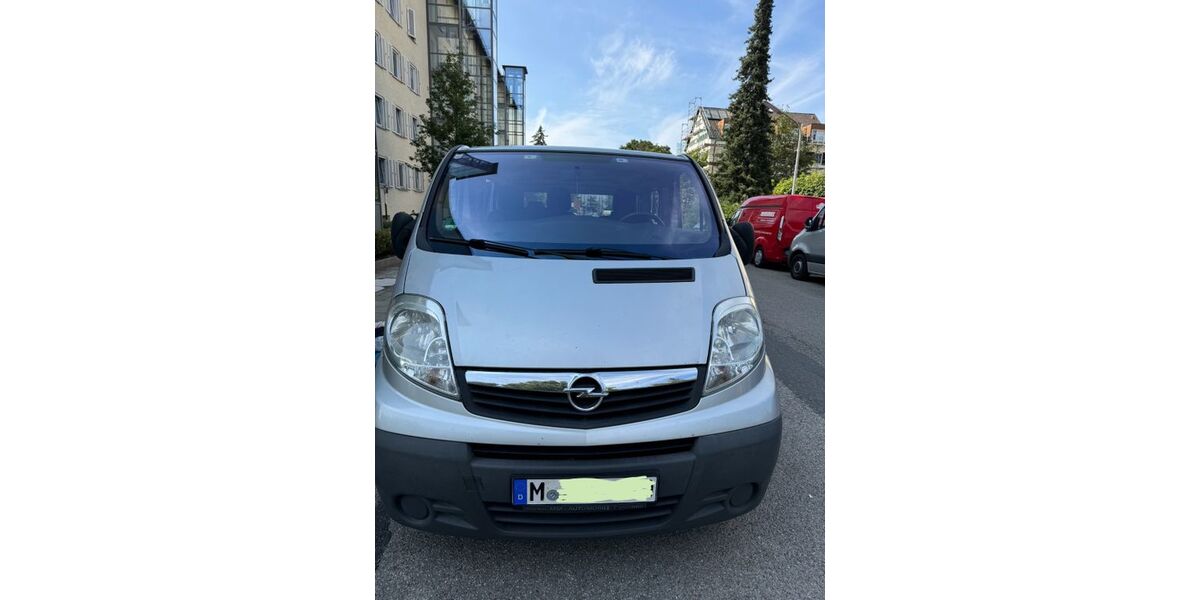 Opel Vivaro 216.000 km 8.998 &euro; München 81377