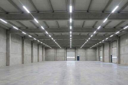 2 Hallen in Luckenwalde (5m & 10m Höhe) auf großem Grundstück zimmer