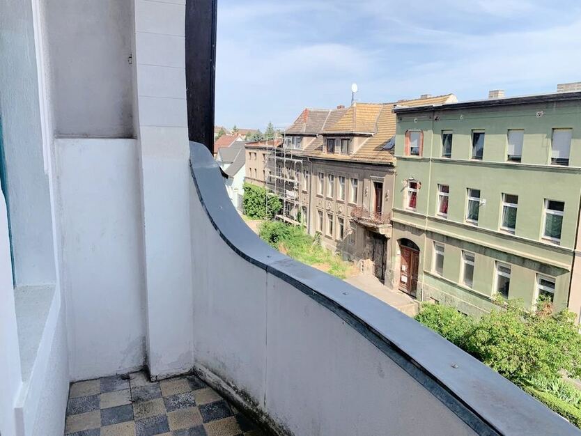 Unweit der Hochschule Anhalt - Mehrfamilienhaus - Schön gelegen 15 zimmer