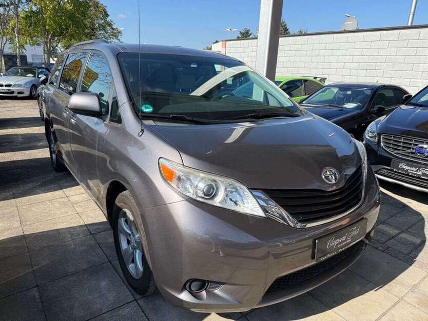 Toyota Sienna 118.184 km 19.990 € Forst 76694