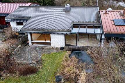 Bezugsfreies, großzügiges Wohnhaus in ruhiger Waldrandlage von Singen mit Doppelgarage. 7 zimmer