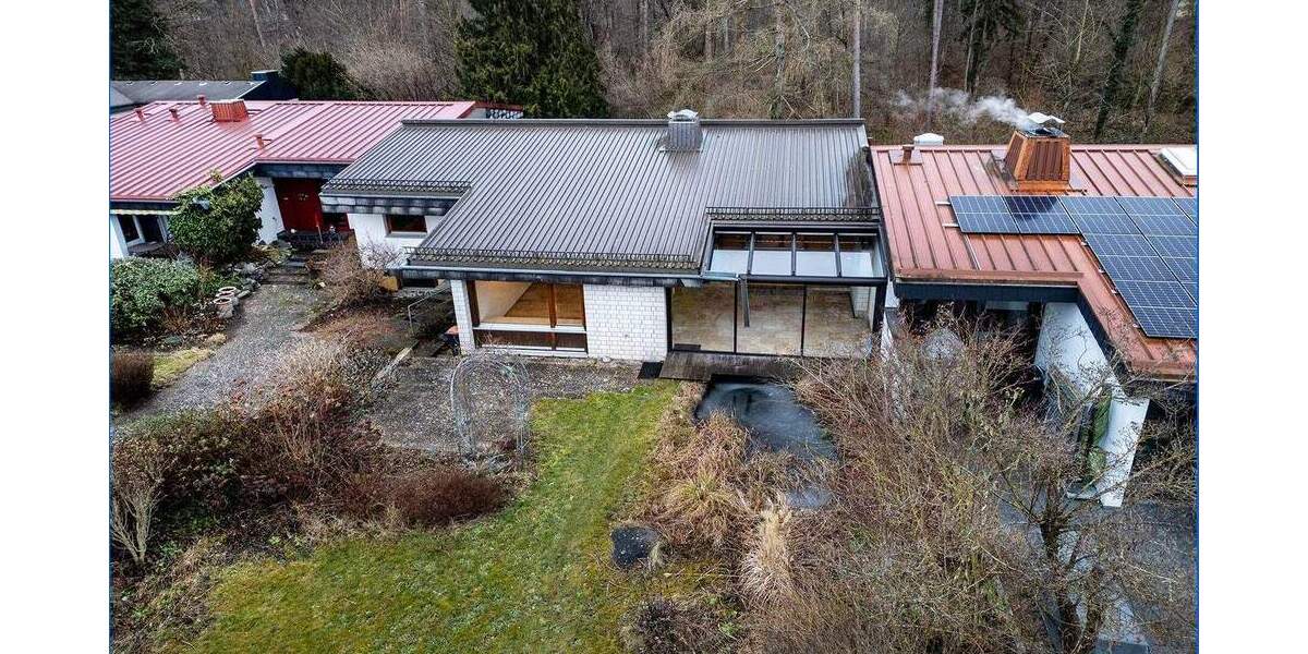 Bezugsfreies, großzügiges Wohnhaus in ruhiger Waldrandlage von Singen mit Doppelgarage. 7 zimmer