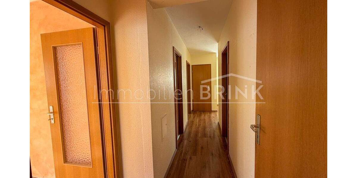 Lichtdurchflutete, große 3-Zimmer Wohnung, Balkon und überdachter Stellplatz in Langenzenn 3 zimmer