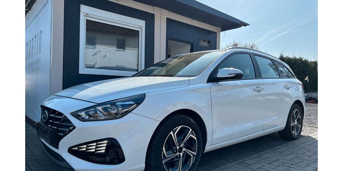Hyundai i30 156.729 km 8.999 &euro; Messel 64409
