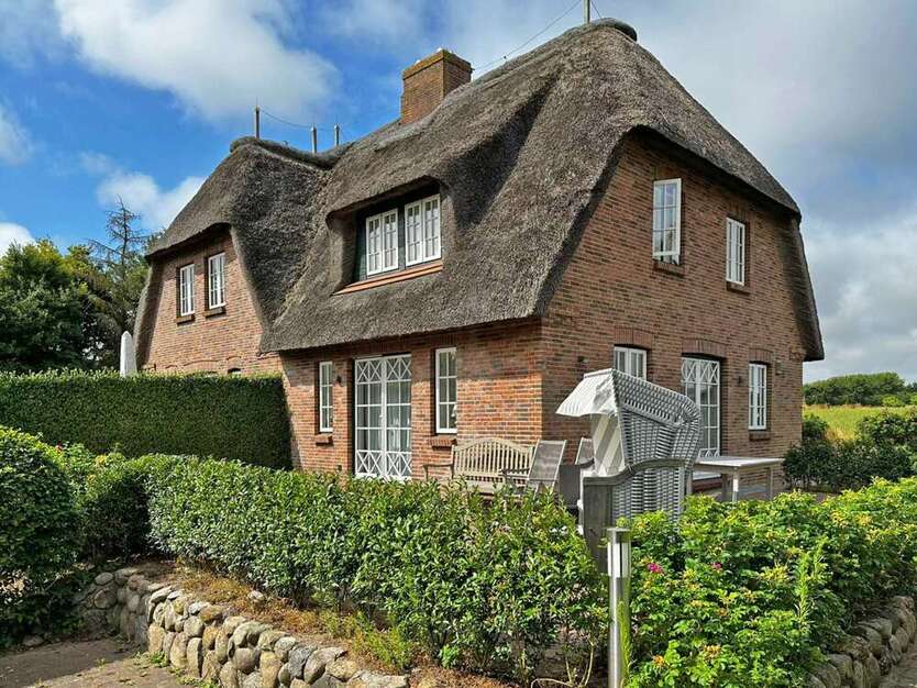 Haus zum Kaufen in Utersum Hedehusum 1.050.000 € 153 m² 5 zimmer