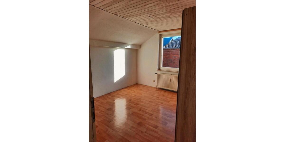 Dachgeschoßwohnung Drochtersen - 4 Zimmer, 85 m&sup2;, 950&euro; | Angebot:25080276