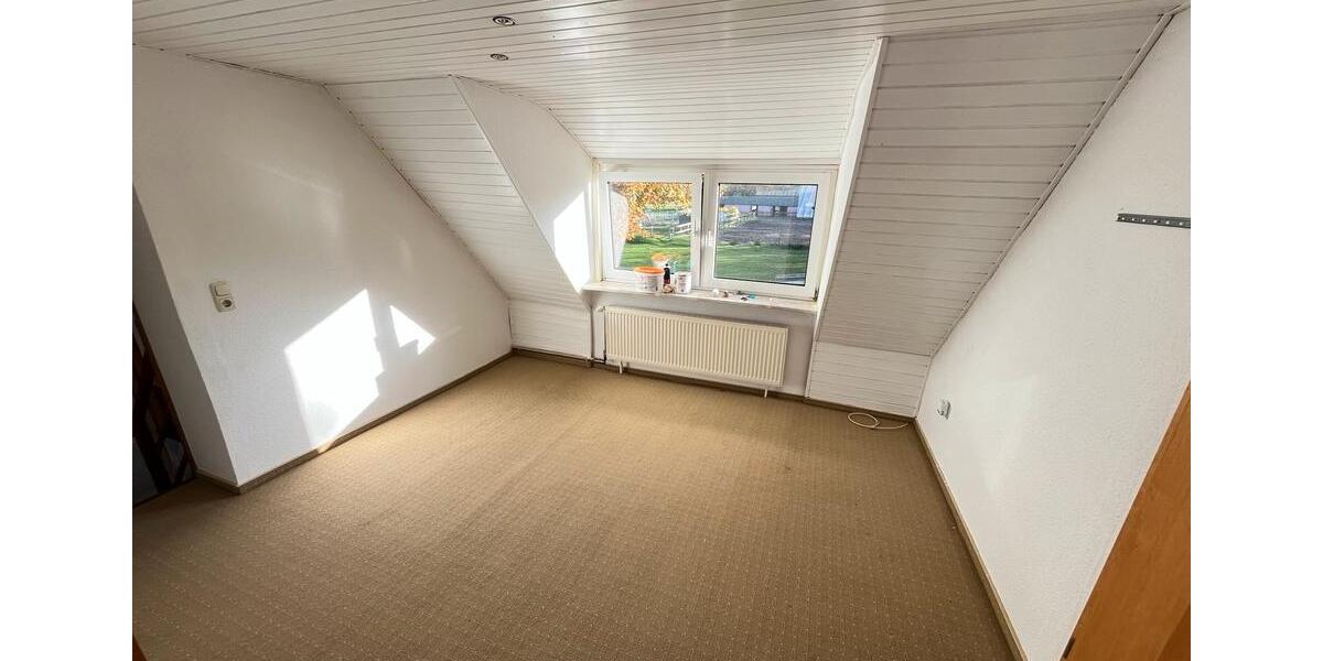 Dachgeschosswohnung zu vermieten 1 zimmer