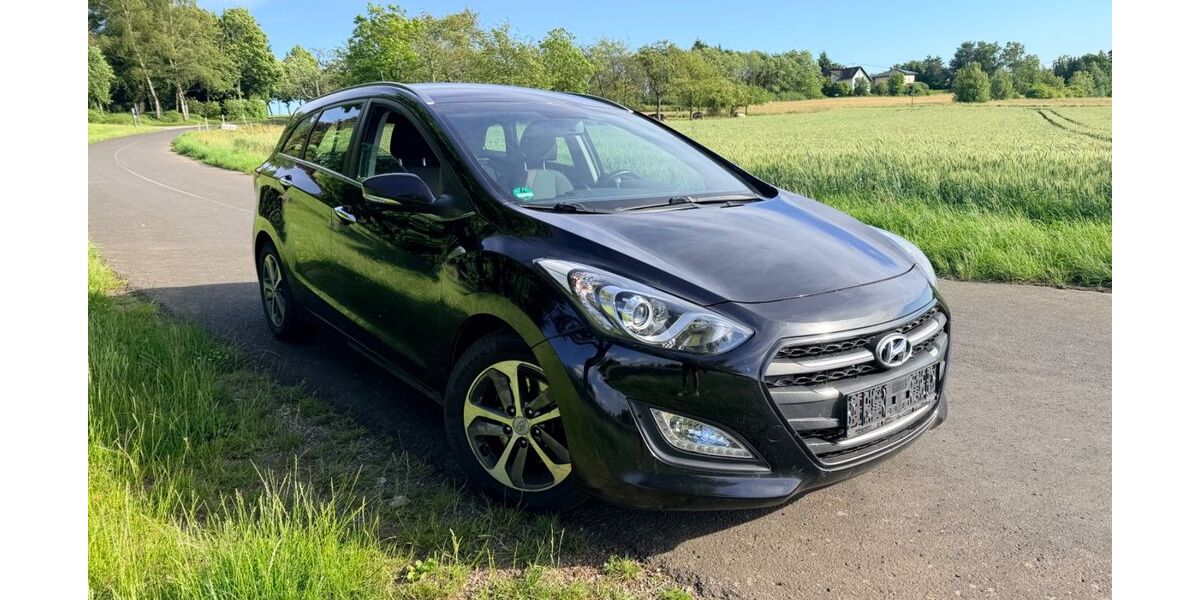 Hyundai i30 97.646 km 8.900 &euro; NÖRTERSHAUSEN 56283
