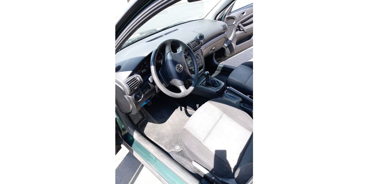 VW Passat 96.000 km 2.200 &euro; Brechen 65611