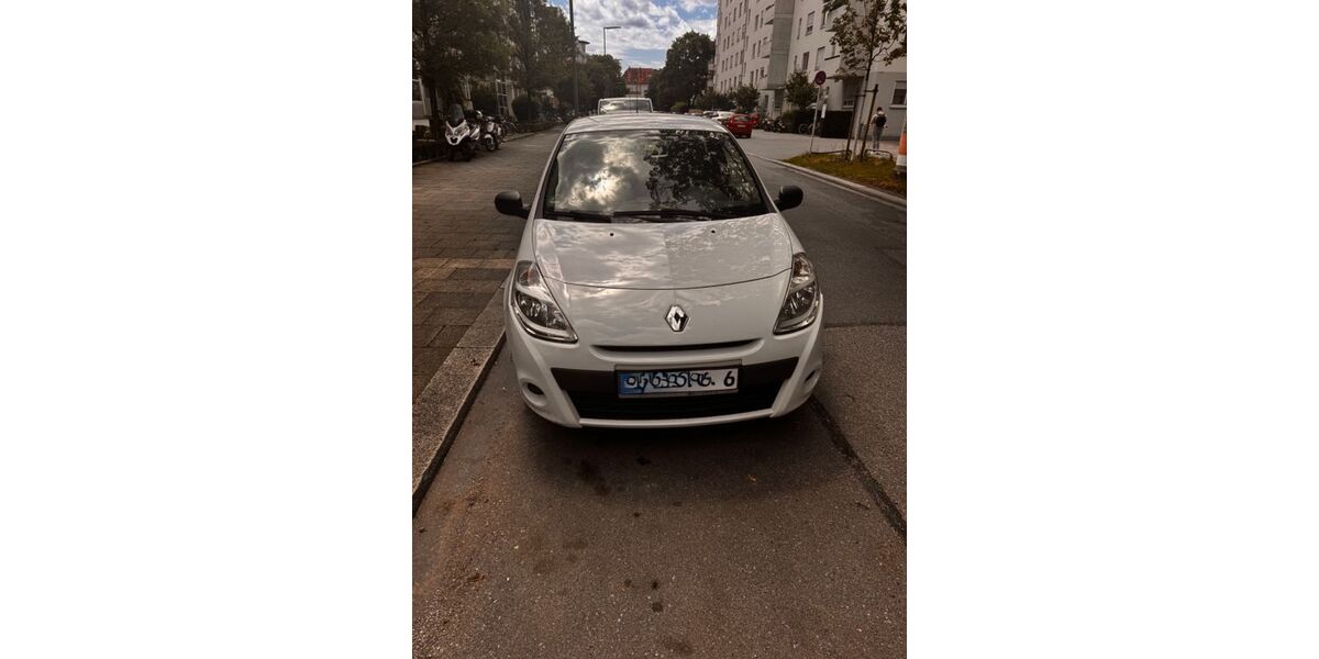 Renault Clio 128.544 km 2.500 &euro; München 80687