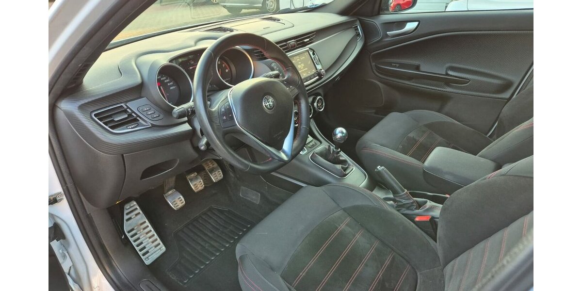 Alfa Romeo Giulietta Sport Navigation, Klima, Einparkhilfe 89.100 km 11.990 &euro; Rodgau 63110