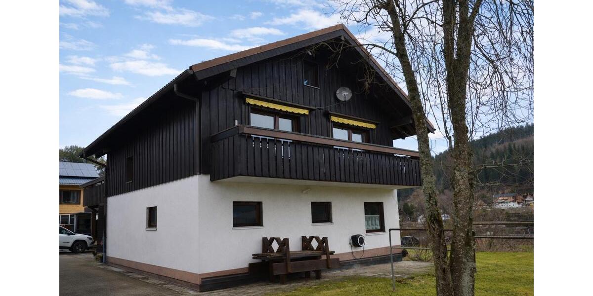 Einfamilienhaus Titisee-Neustadt Neustadt - 5 Zimmer, 160 m&sup2;, 400.000&euro; | Angebot:26239397