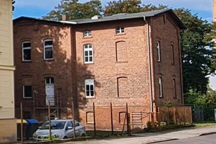 Haus Staßfurt - 15 Zimmer, 300 m&sup2;, 70.000&euro; | Angebot:26658380