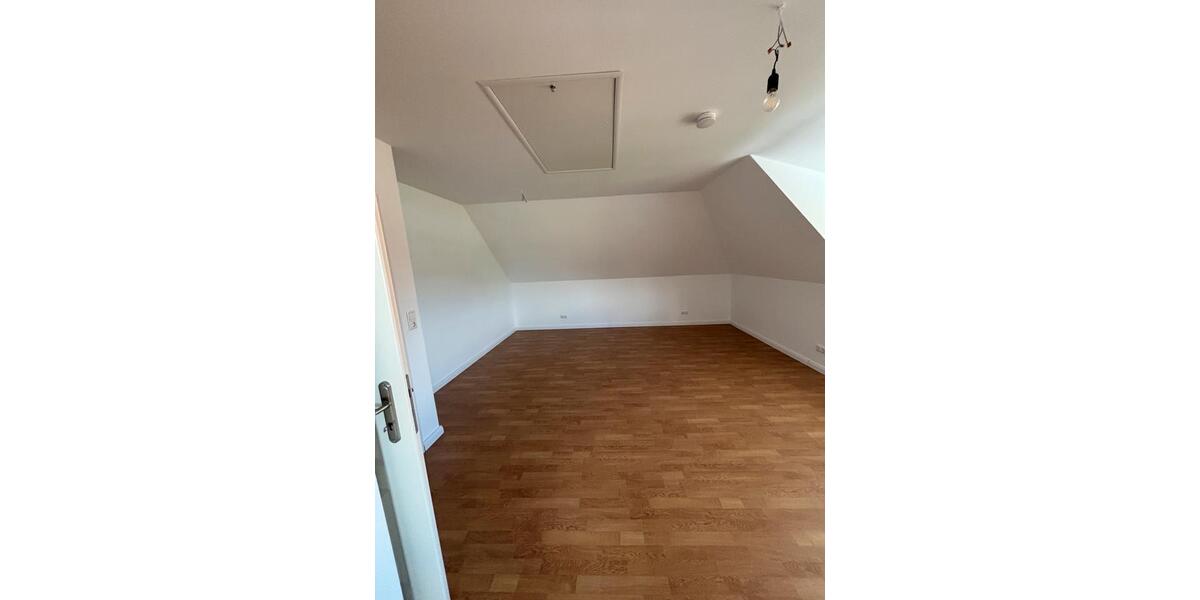 Dachgeschoßwohnung Aukrug - 2.5 Zimmer, 75 m&sup2;, 1.000&euro; | Angebot:25312911
