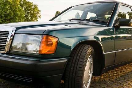 Mercedes-Benz 190 96.850 km 24.900 &euro; Stuttgart 70188