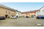 Geräumiges Haus mit 792 m² Nutzfläche, Scheune für 10 Fahrzeuge, Gartenparadies und Ausbaureserve
