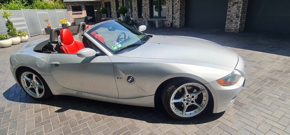 BMW Z4 125.600 km 13.500 € Blender 27337