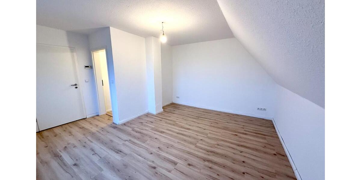 Dachgeschoßwohnung Schwaan - 1 Zimmer, 32 m&sup2;, 410&euro; | Angebot:26253920