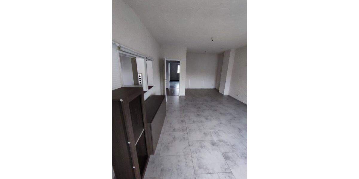 Etagenwohnung Schwerin Weststadt - 3 Zimmer, 103 m&sup2;, 900&euro; | Angebot:24609574