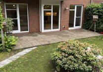 Erdgeschoßwohnung mit Terrasse, Garten und Carport