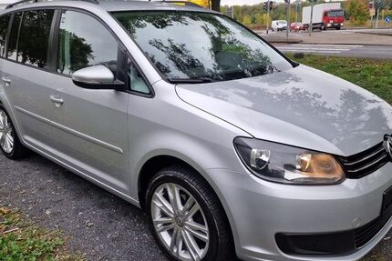 VW Touran 150.000 km 8.999 € Köln 51107