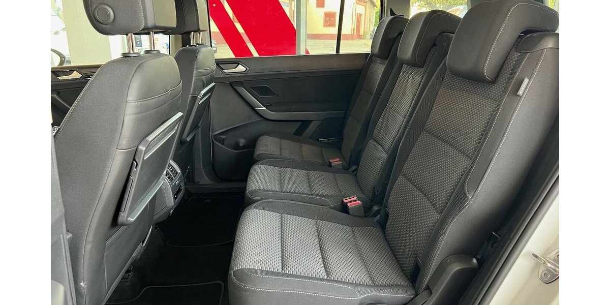 VW Touran Comfortline BMT Start-Stopp 7 Sitzer *Pano* 75.850 km 27.499 € Mainz-Kostheim 55246