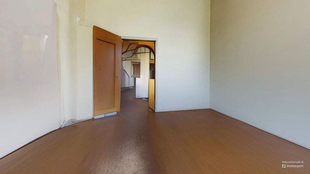 Alter Bahnhof mit Blick auf die Haardt | Gegenüber Kurpfalz Carré & Ärztehaus | Sanierungspotential 1 zimmer