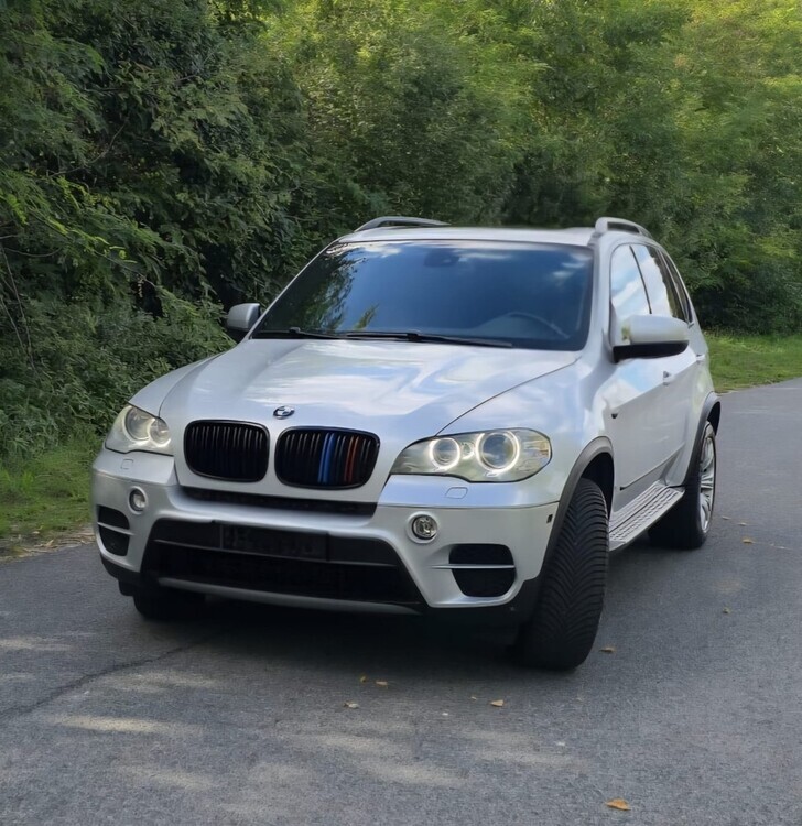 BMW X5 249.999 km 17.900 € Regensburg 93019