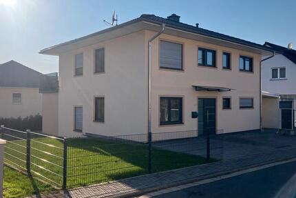 Haus Gelnhausen - 6 Zimmer, 180 m&sup2;, 2.700&euro; | Angebot:26652053