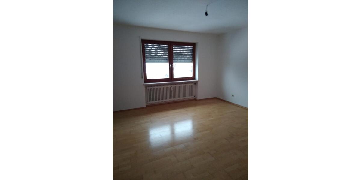 Etagenwohnung Laaber - 5 Zimmer, 110 m&sup2;, 750&euro; | Angebot:24827219
