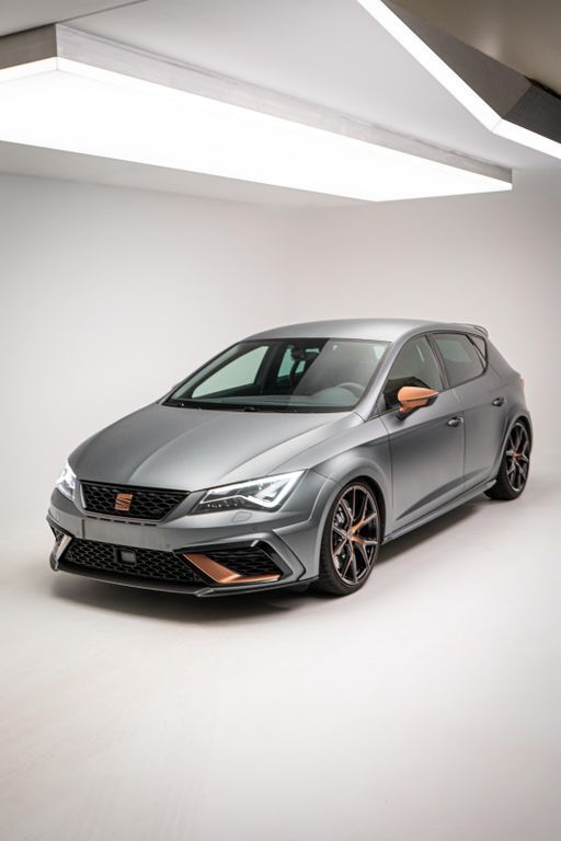 Seat Leon 94.045 km 30.450 € Stade 21680