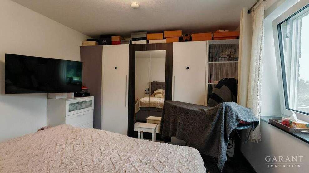 Exklusives Dreifamilienhaus von 2011 mit Wärmepumpe, Solar & 1.510 qm Grundstück 9 zimmer