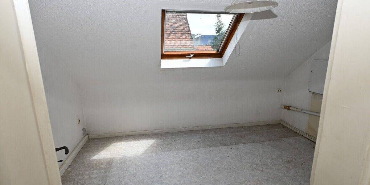 Renovierungsbedürftige Doppelhaushälfte in Saarbrücken am Bellevue zu verkaufen 5 zimmer