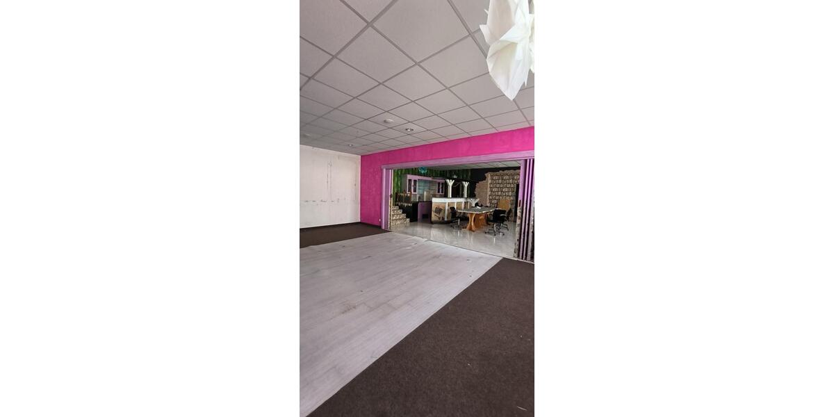 280qm große Renovierungsbedürftige Wohnung zu vermieten 9 zimmer